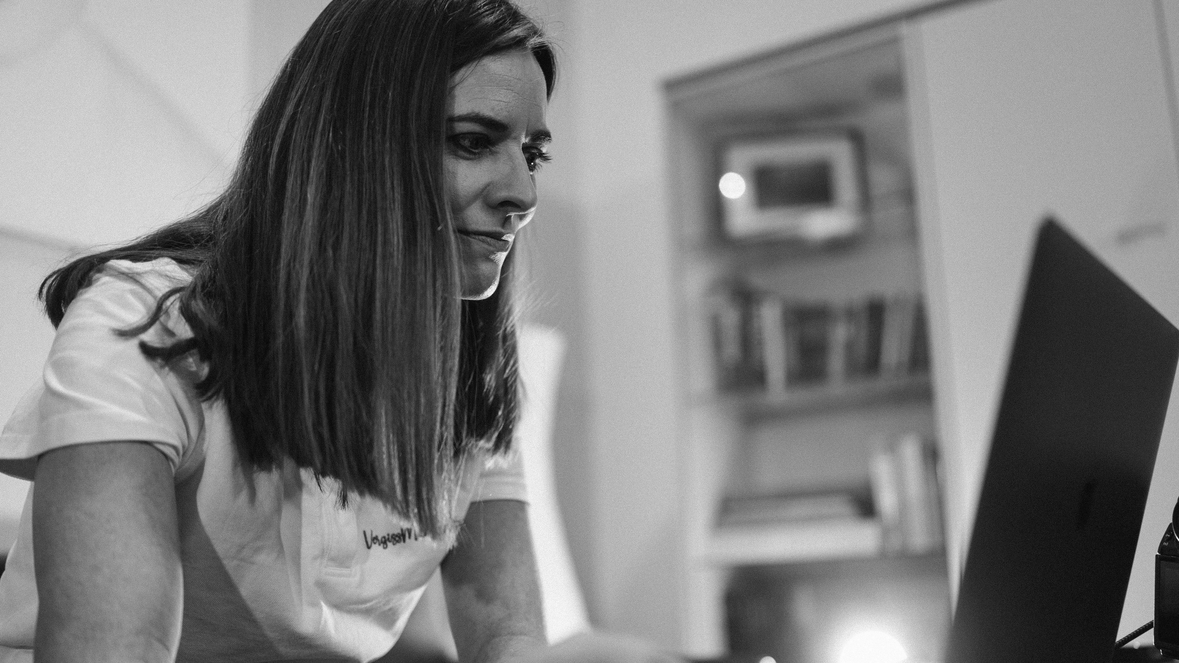 ZOOM0004 LR.00 01 00 11.Standbild016