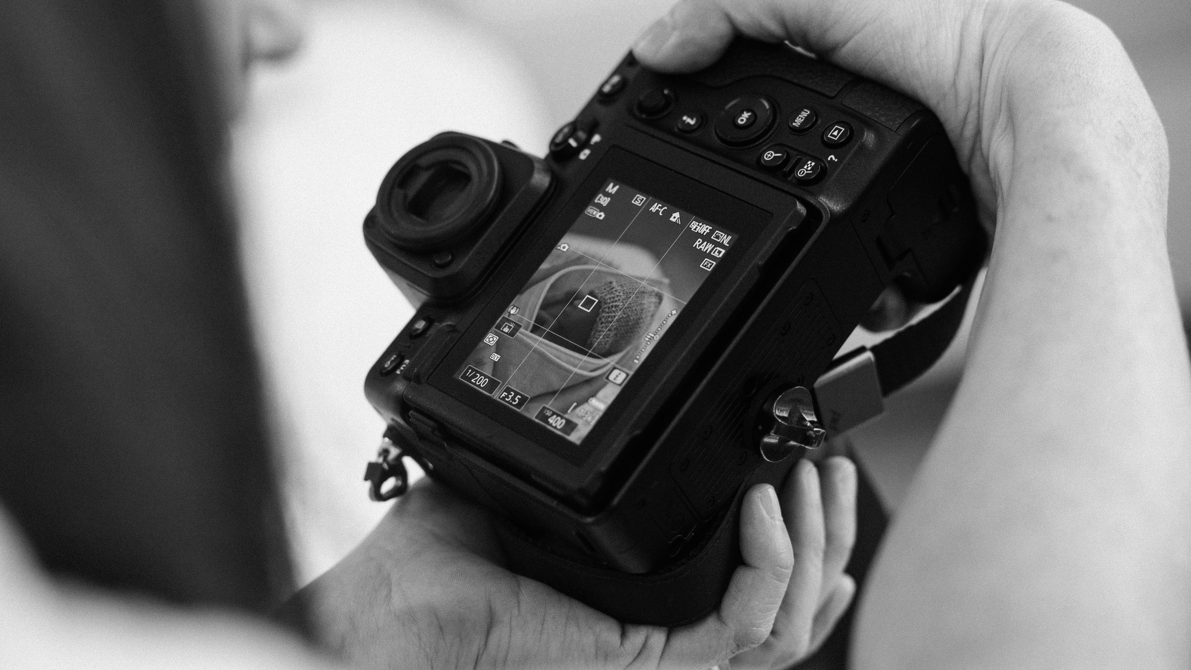 ZOOM0004 LR.00 00 47 00.Standbild012