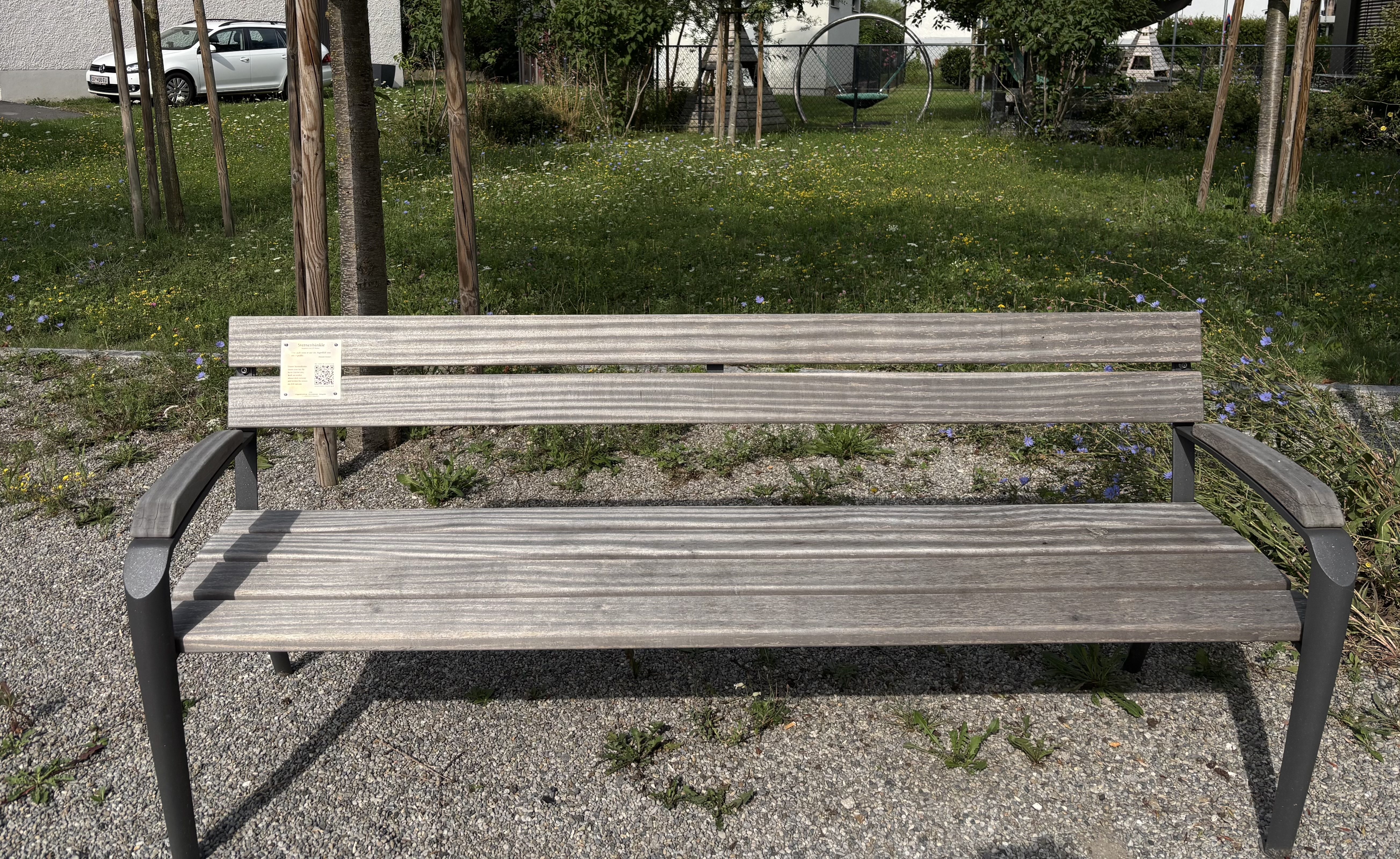 Bank Vorplatz Betreutes Wohnen