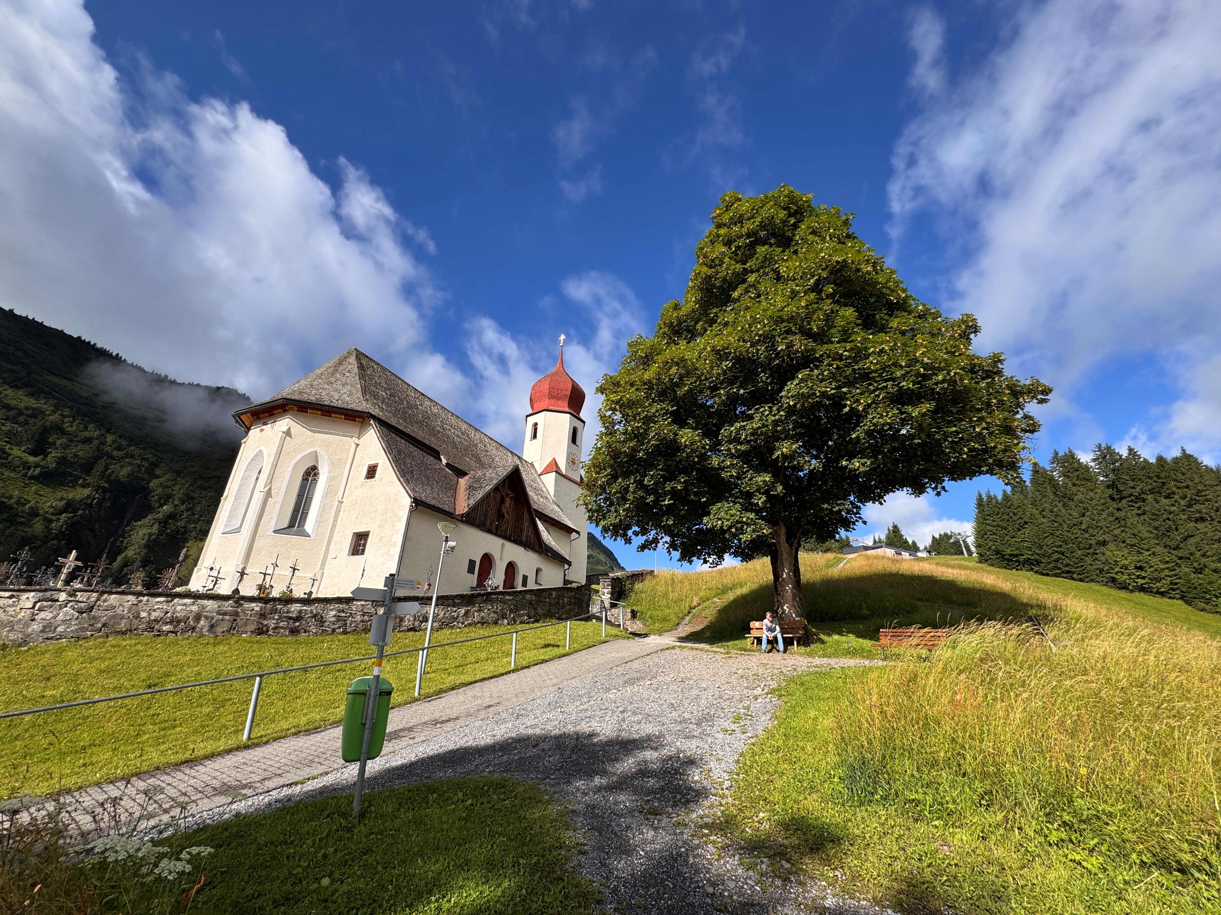 Standort Ahorn Neben Der Kirche